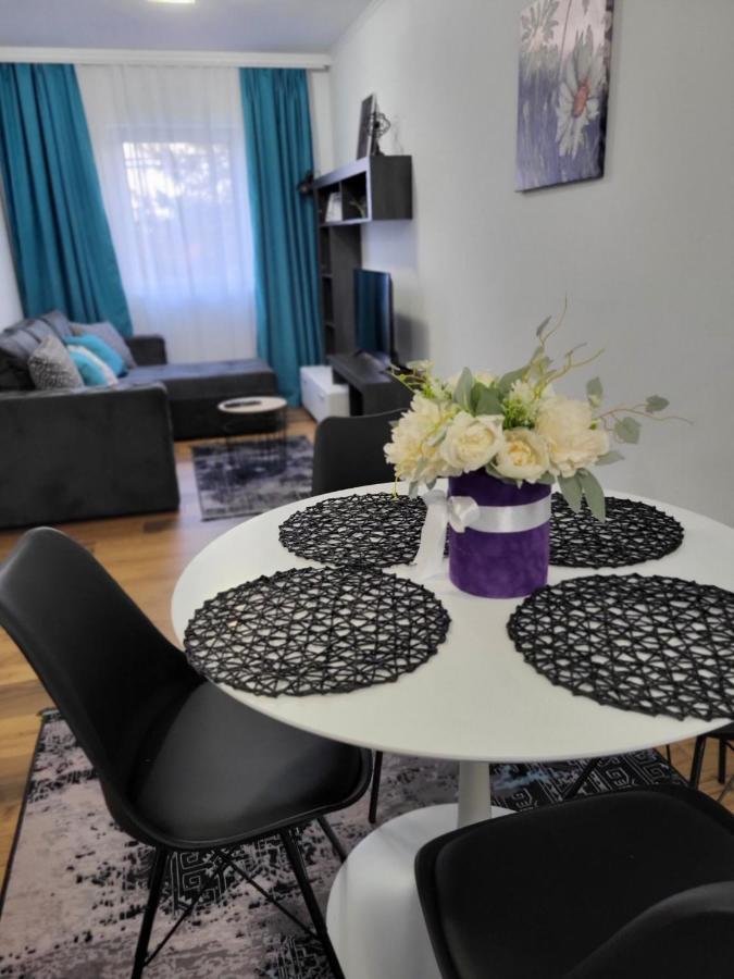 Sky Lux Apartmani Surcin Exterior photo